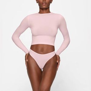 AUTHENTIC SKIMS TOP WITH TAGS